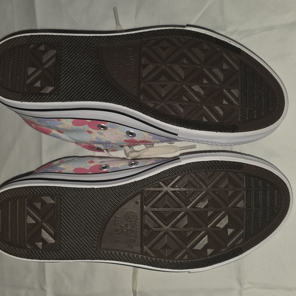 🚨SALE🚨 Converse Kids Floral Sneakers - Multicolor Size 3 - Picture 4 of 7